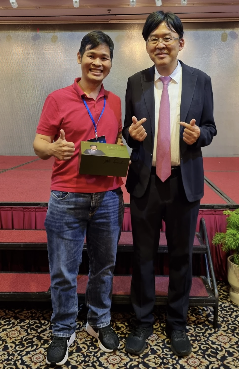 Đặng Quốc Sỹ  Dẫn đầu bằng kỷ luật.Dẫn đầu bằng sự tử tế.