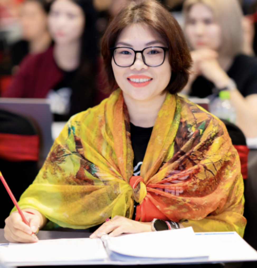 Hồng Xiêm và câu chuyện ứng dụng AI trong kinh doanh: khi công nghệ phục vụ sự tỉnh táo, không nuôi thêm sự gồng